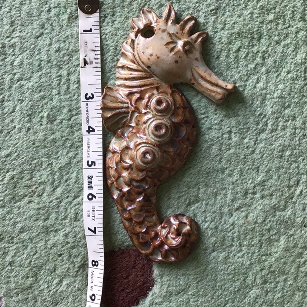Pottery seahorse wall hanging - Picture 3 of 5